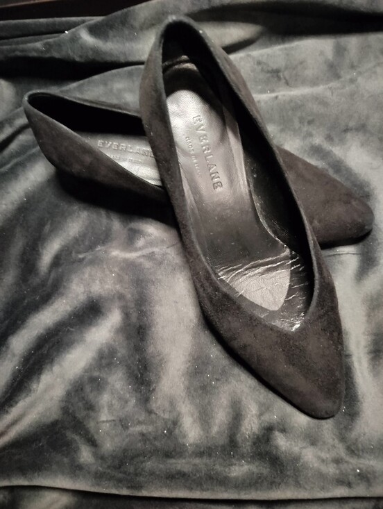 Everlane Shoes - EUC Everlane Black Suede V Pointed Ballet Flats Low Block Heel Italy Made - 6.5